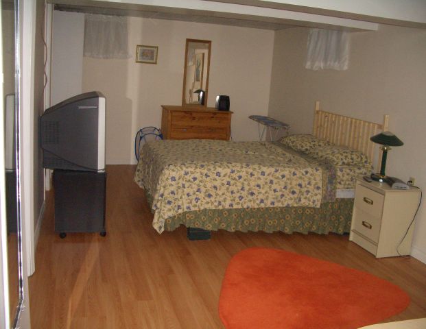 Cozy Large Room - Close to Warden/Eg Area - Photo 1