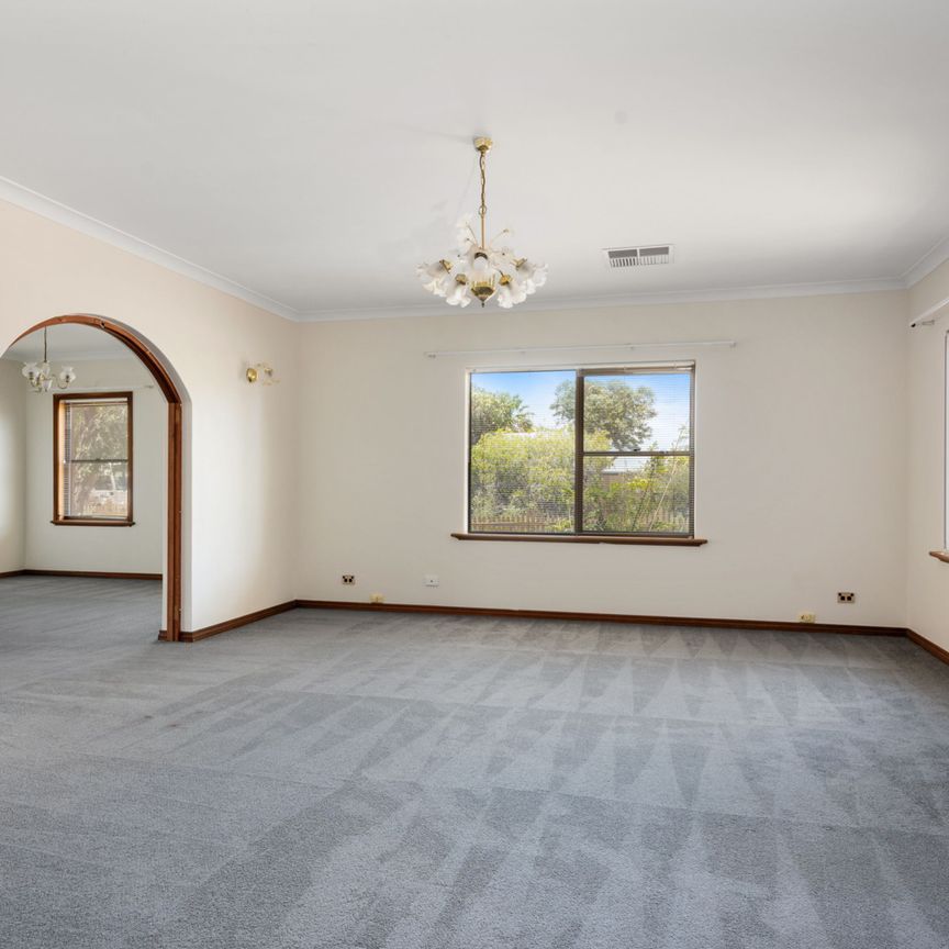 Enormous family home in sought after location - Photo 1