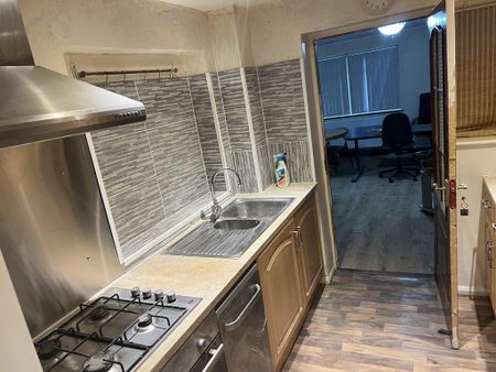 1 bedroom in a house share to rent - Photo 4
