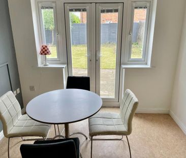 6 bedroom semi-detached house to rent - Photo 1