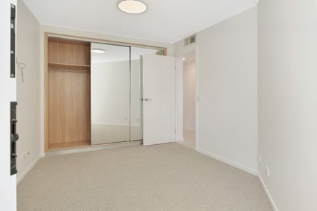 Coastal Luxury Living – Beachfront Apartment - Photo 3