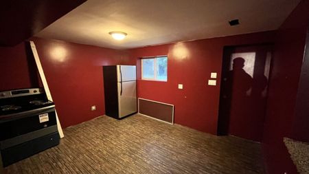 Family Home with Two Kitchens - Photo 5