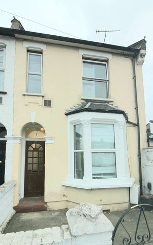 3 Bed End Terrace, Edinburgh Road, N18 - Photo 4