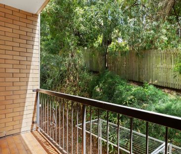 SPACIOUS APARTMENT IN THE HEART OF PADDINGTON - Photo 2