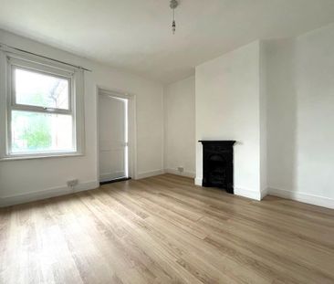 2 bedroom semi-detached house to rent - Photo 3