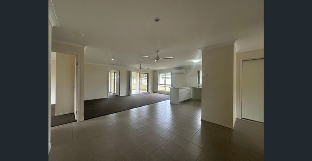 LARGE FAMILY HOME NEAR THE BEACH! - Photo 1