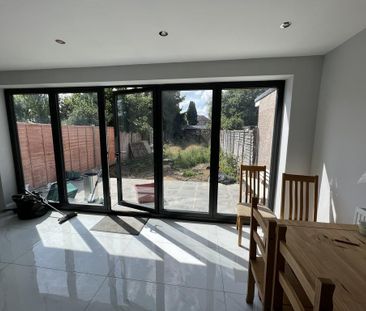 5 bedroom semi-detached house to rent - Photo 1