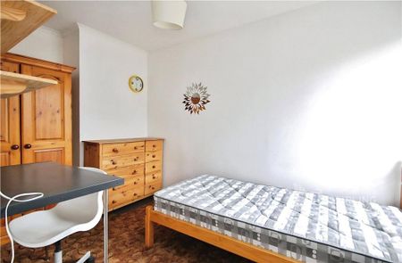 5 bedroom semi-detached house to rent - Photo 4