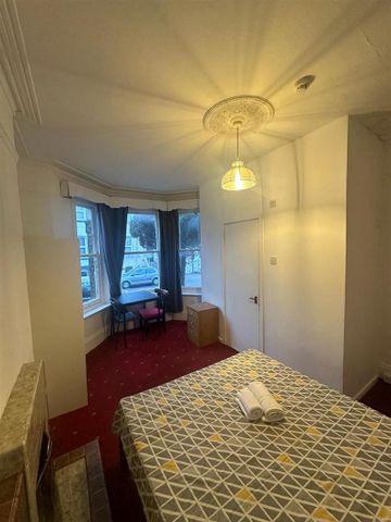 8 bedroom house share to rent - Photo 4