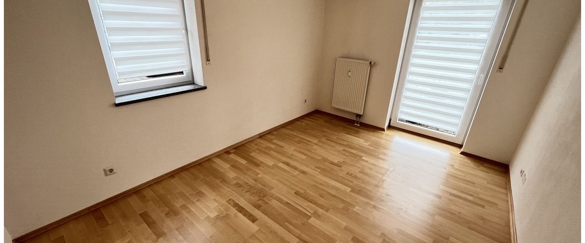 Gepflegte 2,5 Zimmer-Erdgeschoss-Wohnung mit kleinem Gartenanteil + Terrasse in beliebter Lage - Photo 1