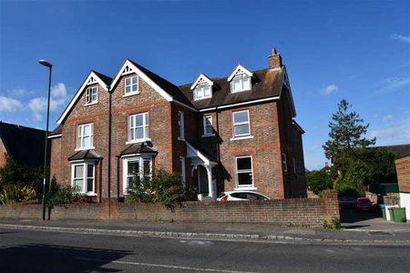 Bedroom Ground Floor Apartment In Billingshurst, RH14 - Photo 5