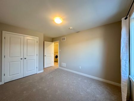 For Lease - 1047 Acoustic Way, Blossom Park - Airport and Area, Ontario - Photo 5