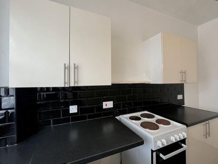 1 bedroom ground floor flat to rent - Photo 2