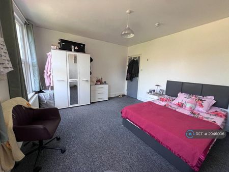 1 bedroom in a house share to rent - Photo 4