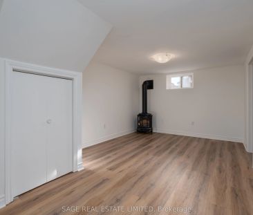 131 Meadowvale Drive #Lower - Photo 2