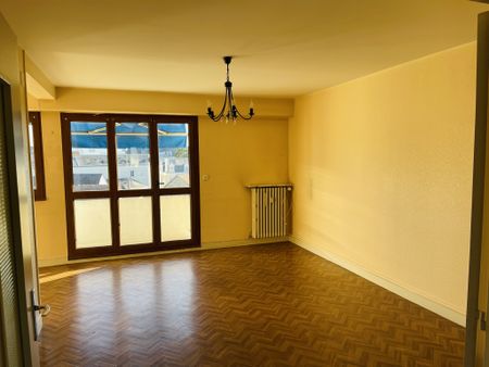 Location Appartement 4 pièces 75m² CHATELLERAULT 86100 - Photo 2
