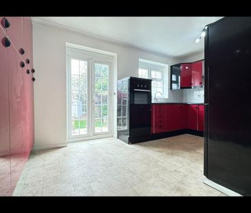 4 Bed Terraced House, Staines Road, IG1 - Photo 5