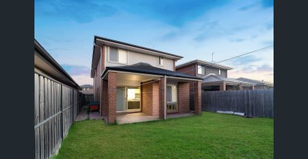 Contemporary family sanctuary in a coveted setting - Photo 4