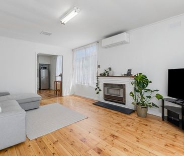 Charm and Location in the heart of Herne Hill - Photo 1