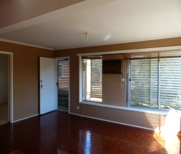 597 Whinray Crescent - Photo 2