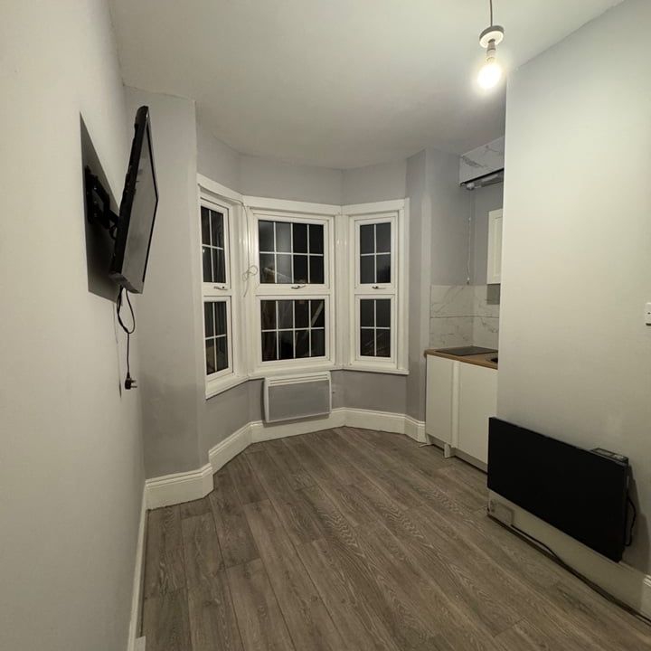 1 Bed Flat, Radstock Road, RG1 - Photo 1