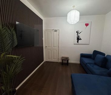 4 bedroom terraced house to rent - Photo 1