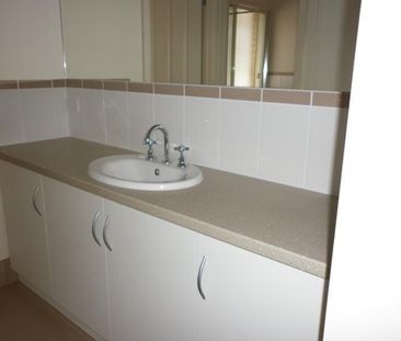 Modern Family Living - Photo 4