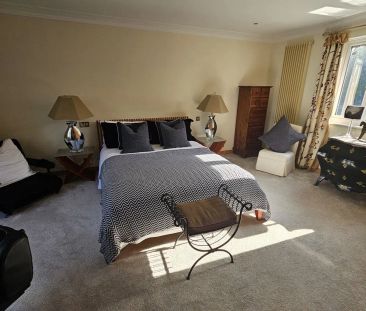 5 bedroom house in London - Photo 4