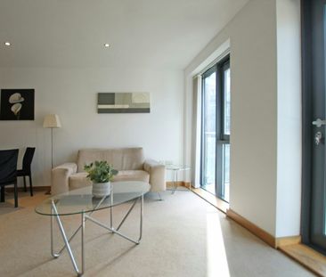 Flat to rent on - Photo 1