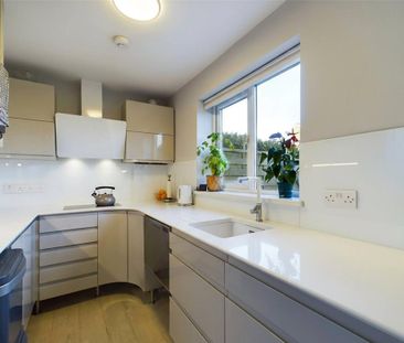 2 bedroom maisonette to rent - Photo 4