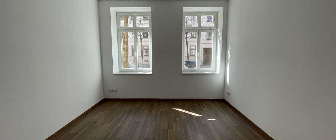 mit 360° Rundgang! Sanierte 2 Zimmer mit Balkon + großer Küche am Brühl! - Photo 1