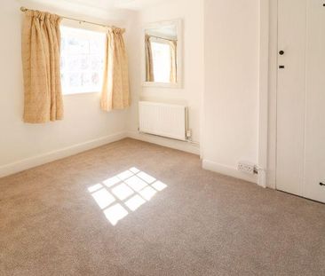 2 bedroom end of terrace house to rent - Photo 3