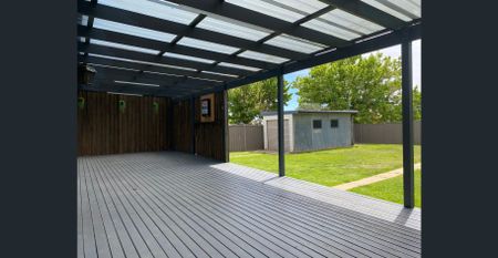 Charming Family Home for Rent in Gormans Hill! - Photo 2