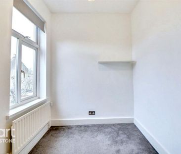 3 bedroom end of terrace house to rent - Photo 2