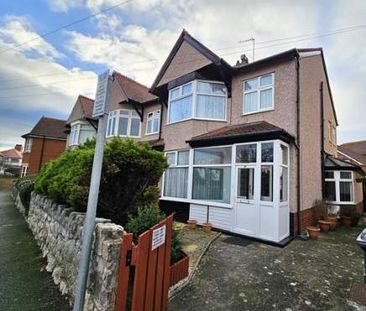 3 bedroom property to rent in Rhos On Sea - Photo 2