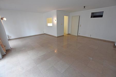 Appartement gelegen in hartje Zoute, op enkele passen van de Zeedijk - Photo 3