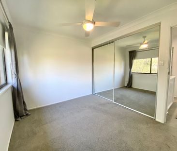 3 Bedroom Townhouse in Great Location! - Photo 5