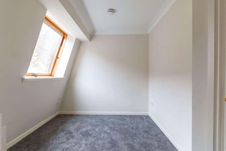 3 bedroom flat to rent - Photo 4
