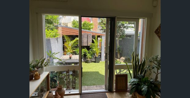 Light-filled inner-city terrace - Photo 1