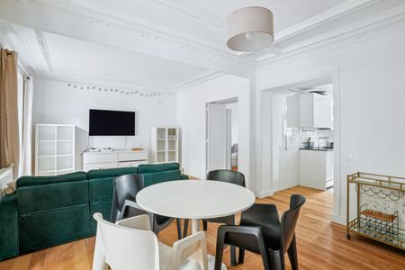 Charmant deux pièces meublé de 55m2 au pied du Sacré Coeur - Photo 2