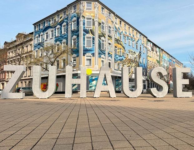 Exklusives Wohnen in Toplage - 2 Zimmer mit Außenstellplatz, EBK und Südbalkon am Kulturpalast - Photo 1