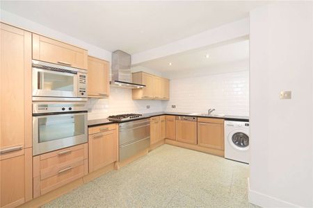 A good family house within a lovely Kensington neighbourhood - Photo 4