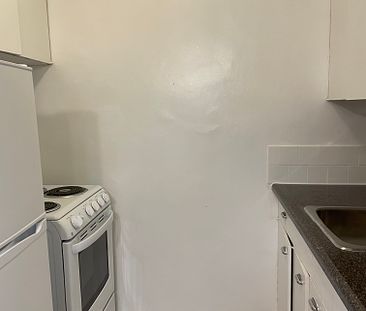 Junior 1 Bedroom in Heart of Toronto - Photo 2