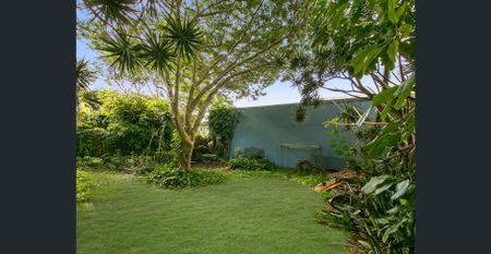 Furnished apartment set moments to Bondi Beach - Photo 5