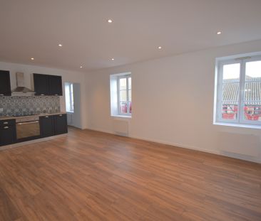 T2 rénové Place des Halles - Photo 4