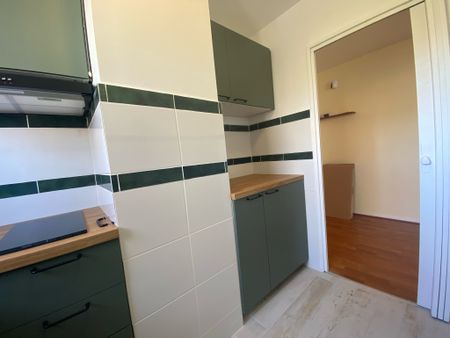 Location Appartement 2 pièces 50m² MARSEILLE 8ème - Photo 5