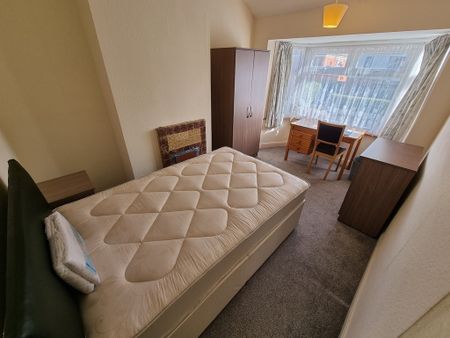 3 Bed Student Accommodation - Photo 3