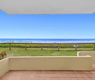 Absolute Beachfront Apartment in a Sought-after Location - Unfurnished - Photo 2