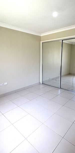 Modern Renovated 4 Bedda! - Photo 1