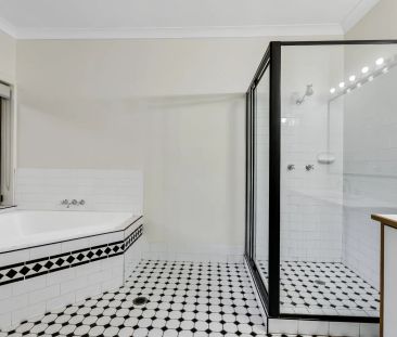 42 Mount Combe Road, - Photo 2